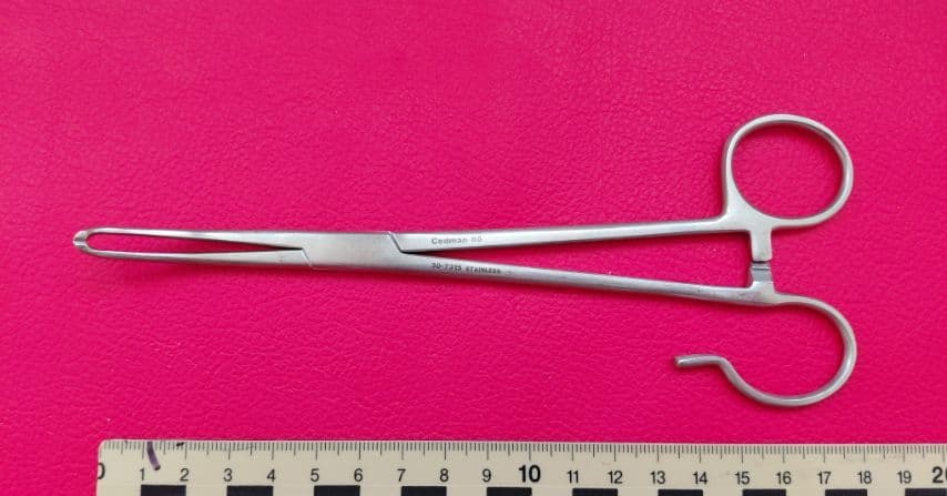 Затискач Алісса Codman 85  30-7315 stainless,  вигнутий. Довжина 18см, товщина робочої поверхні губок 5мм. 