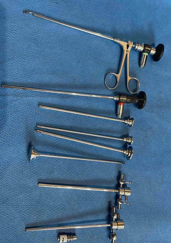 Набір KARL STORZ: 1. Оптика KARL STORZ 2,7мм 0°. 2.  Оптика KARL STORZ 4мм 30°. 3.  Шахта, трокар, обтуратор KARL STORZ під кожну оптику. 4. Щипцы-обтуратор KARL STORZ, выкус круглый 2 мм под оптику 2.7 мм 28120 Z.