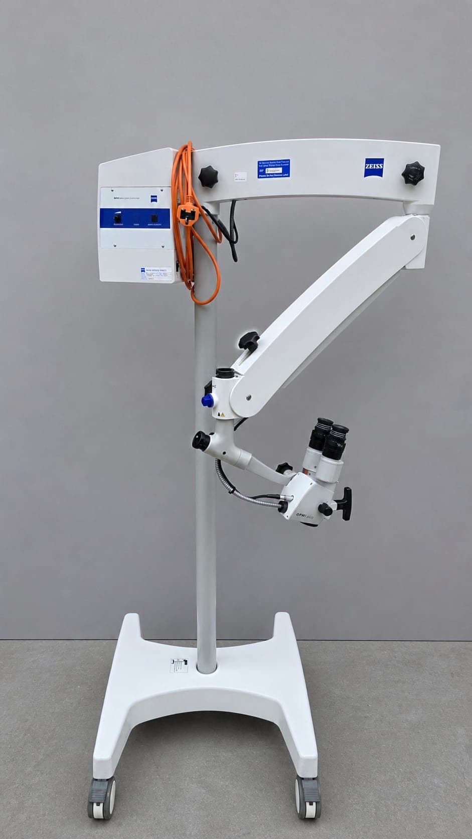 Мікросаоп Zeiss opmi pico з відеосистемою MediLive після сервісу у Європі (є підтвердження). 